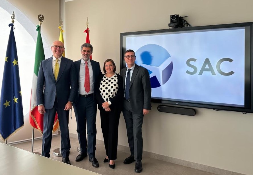 Catania, 28 novembre 2025. Salvatore Panebianco (membro cda), Nico Torrisi (confermato ad), Anna Quattrone (nuovo presidente) e Giuseppe Alfano (membro del consiglio), il nuovo cda Sac insediatosi