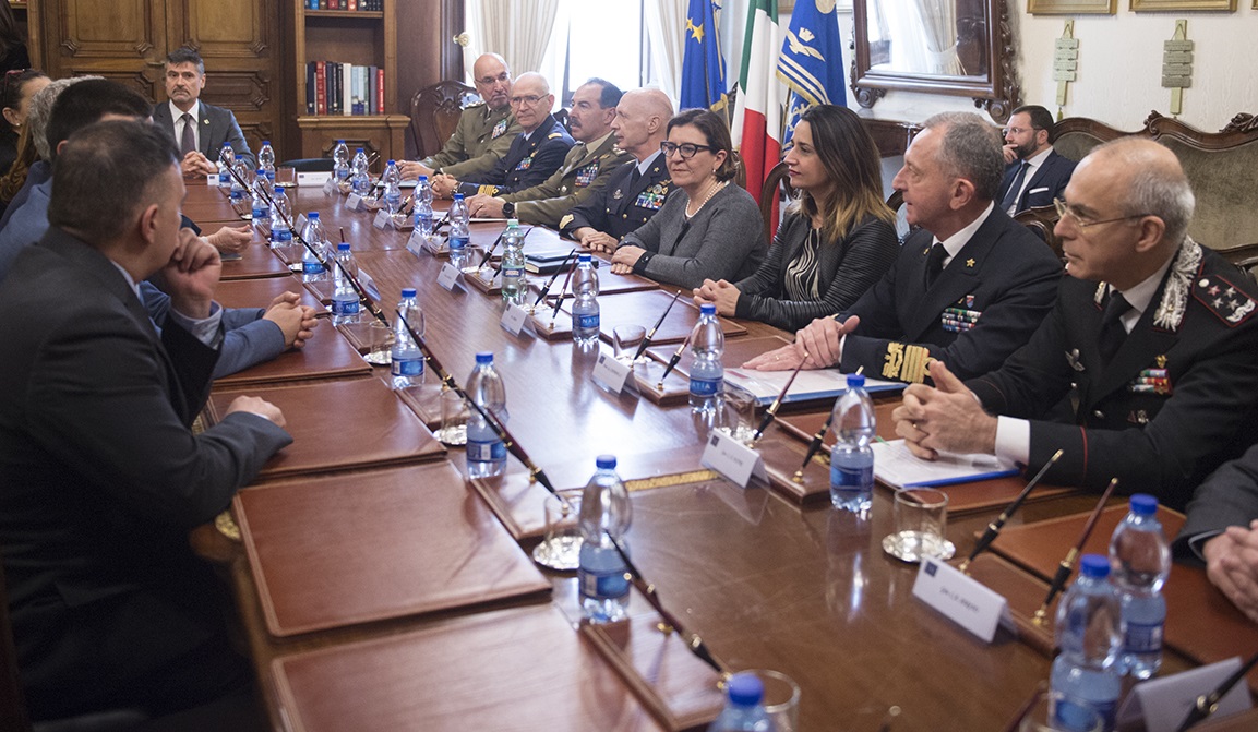 Momento dell'incontro Trenta-Pigliaru a Roma presso il ministero Difesa per spiaggia Capo Teulada libera da servitù militari