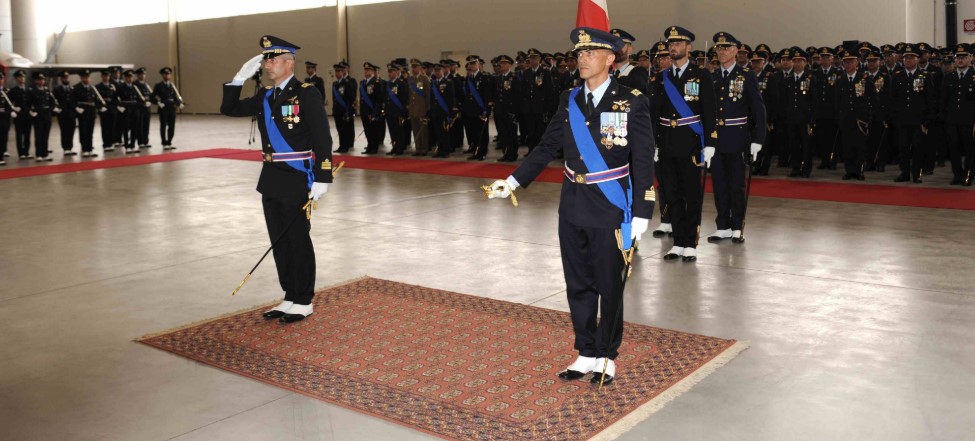 3 settembre 2019, aeroporto militare “Luigi Rovelli” di Amendola, cerimonia di avvicendamento al comando del 32esimo Stormo tra il colonnello Davide Marzinotto ed il comandante subentrante, colonnello Stefano Castelnuovo