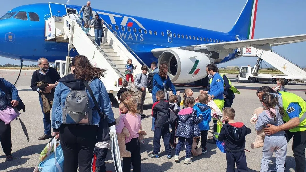 All’aeroporto di Trapani-Birgi sono atterrati, alle ore 15:40 dell'11 maggio 2022 con volo speciale ITA AZ8957 da Cracovia, 63 orfani evacuati dall’Ucraina
