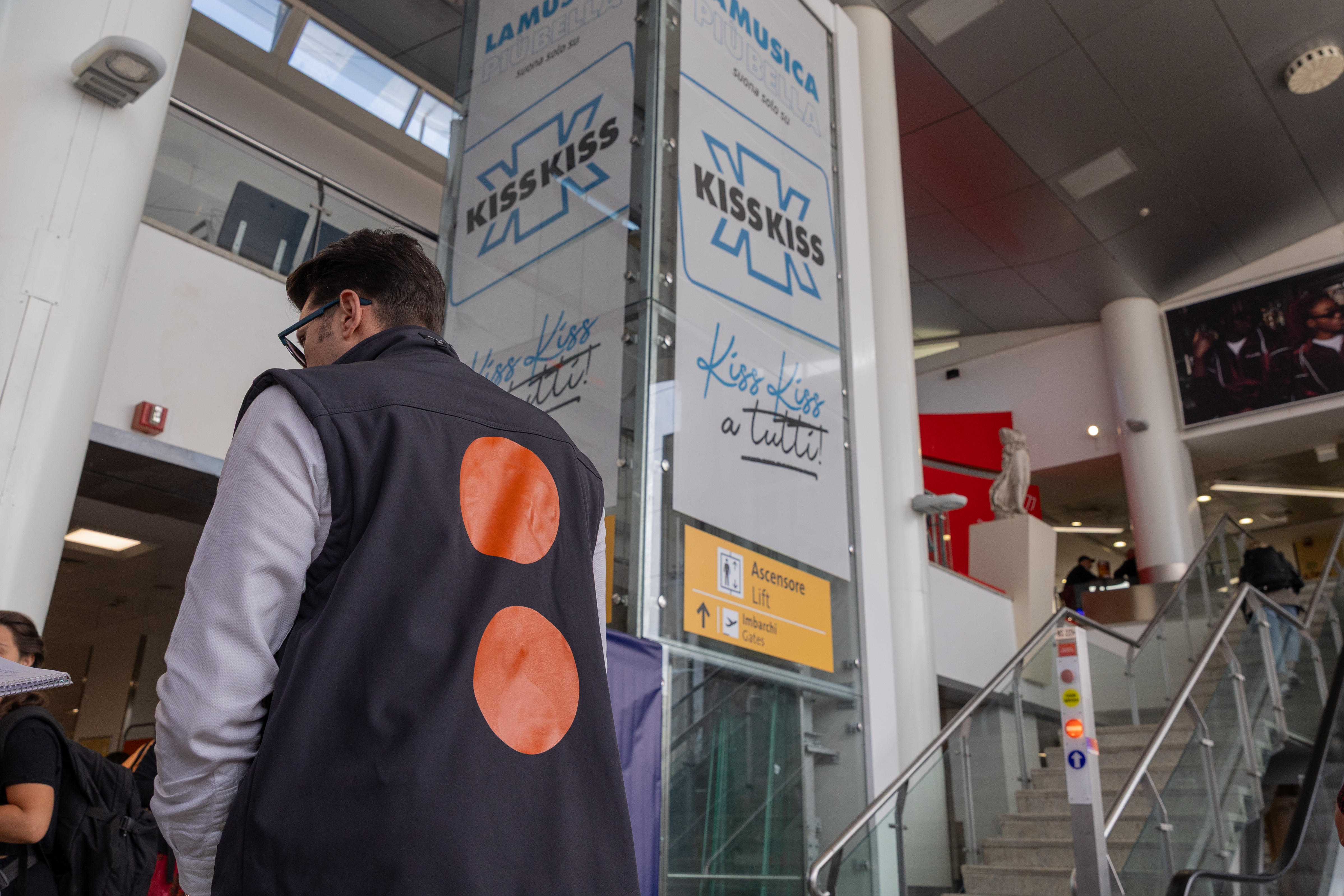 Aeroporto di Napoli-Capodichino. accesso partenze più fluido: entro giugno 2025 attivo un secondo ascensore nell'atrio partenze