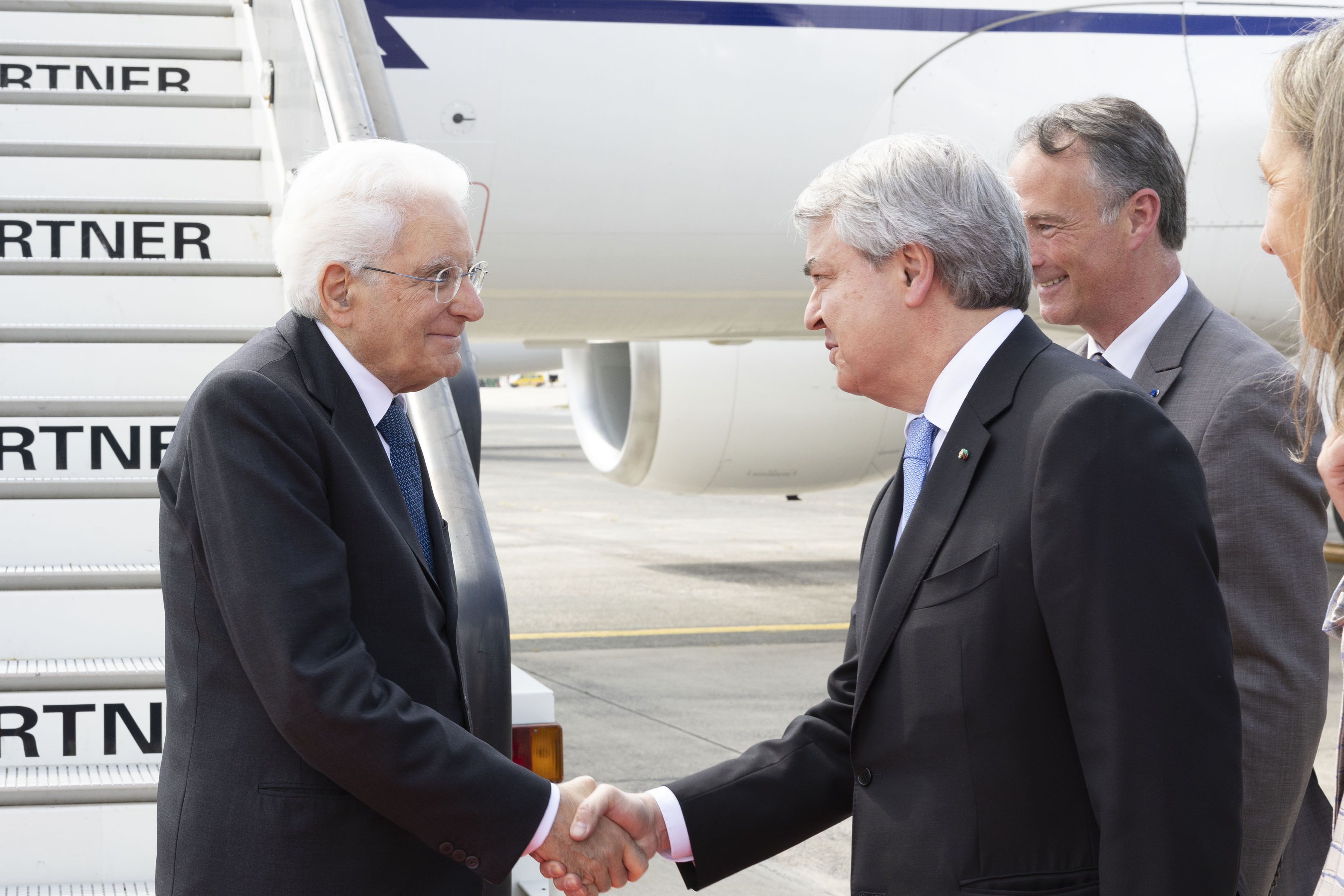 Bruxelles, 20/05/2025 (II mandato) Il presidente della Repubblica Sergio Mattarella, a Bruxelles, accolto dall'ambasciatore Vincenzo Celeste rappresentante permanente d’Italia presso l’Unione europea