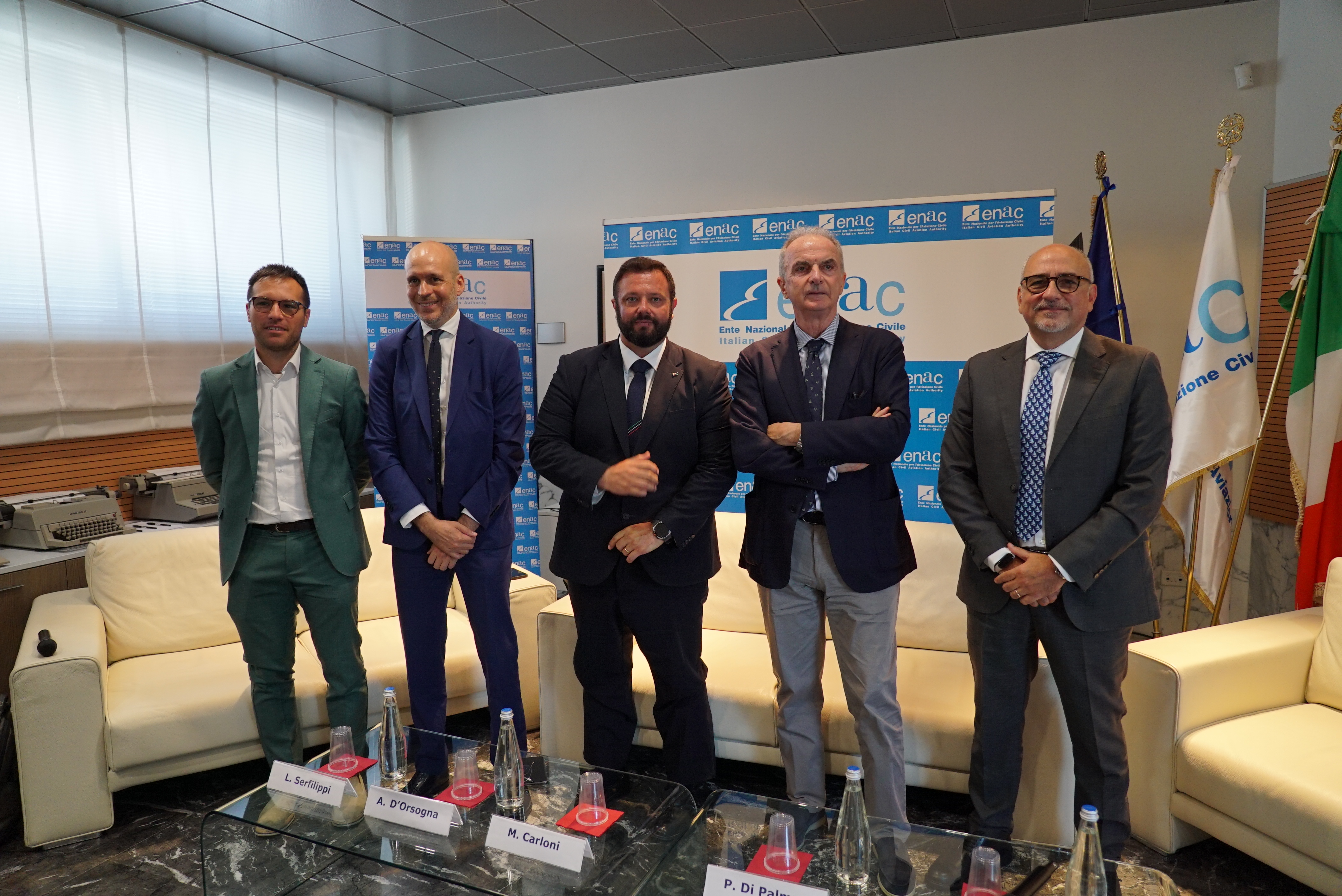 Da sinistra: il sindaco di Fano Luca Serfilippi, il direttore generale di Enac Alexander D'Orsogna, il presidente della XIII commissione Agricoltura della Camera dei Deputati Mirco Carloni, il presidente di Enac Pierluigi D Palma e l'amministratore unico Enac Servizi Aeroporti Marco Trombetti (Aeroporto di Roma-Urbe, 15 settembre 2025).