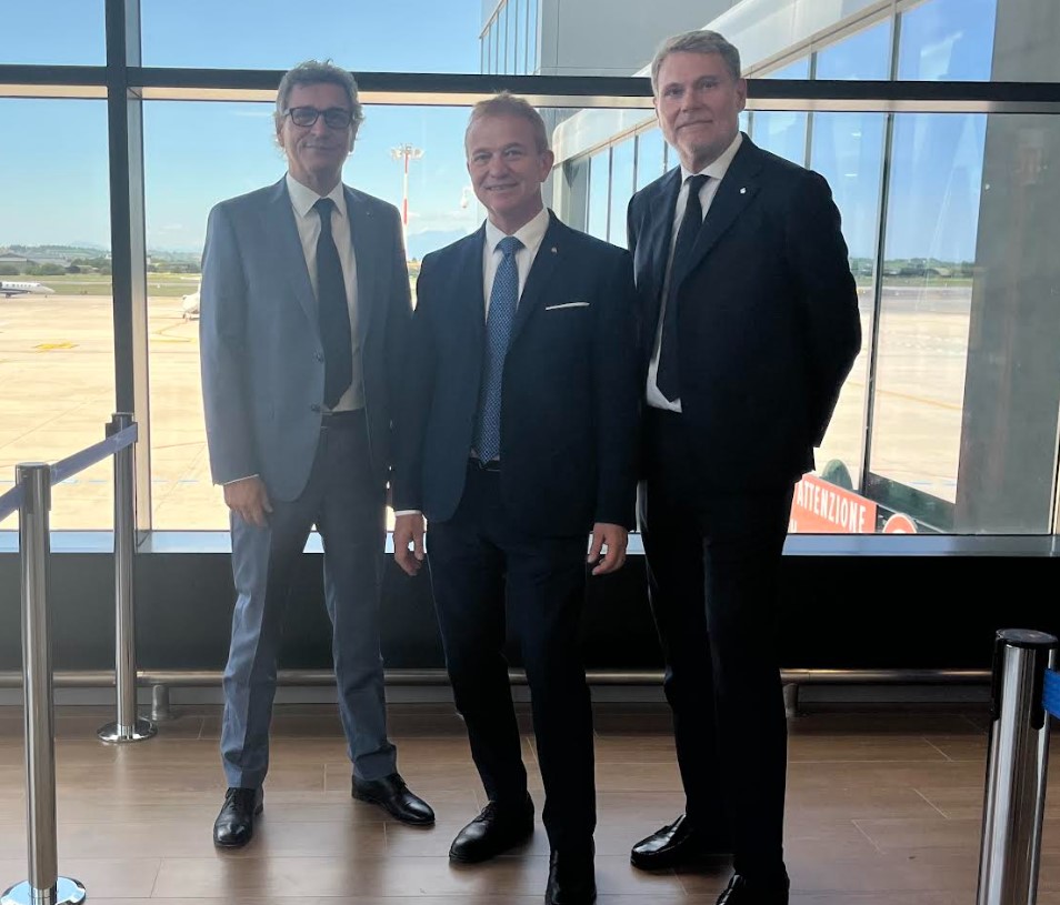 Nuovi vertici Catullo SpA. Da sinistra: Lorenzo Delladio vicepresidente, Paolo Arena presidente uscente, Carlo De Paoli presidente