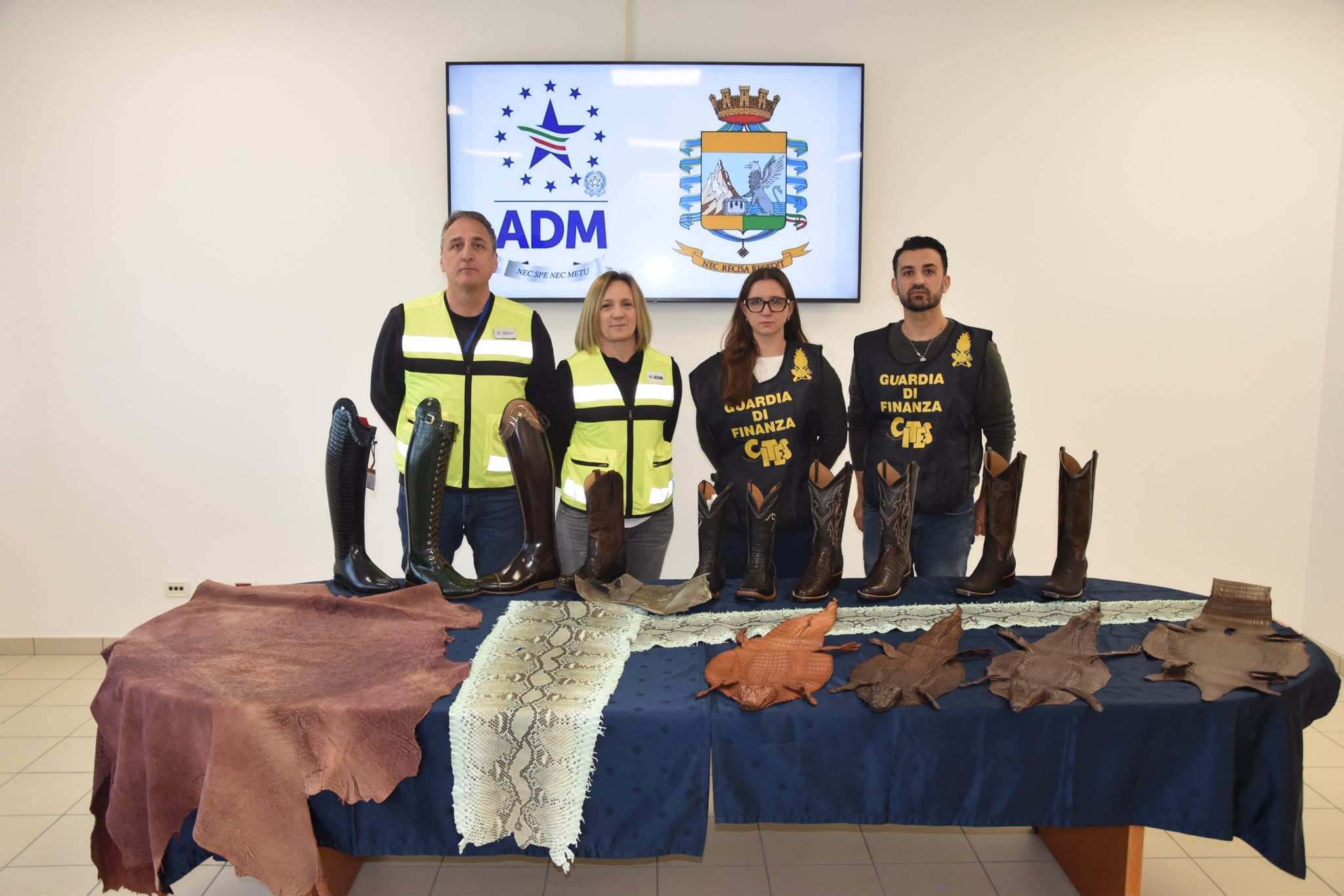 Intercettato presso l’Aeroporto “L. Da Vinci” di Fiumicino un traffico illegale di accessori di alta moda realizzati con pelli di specie protette