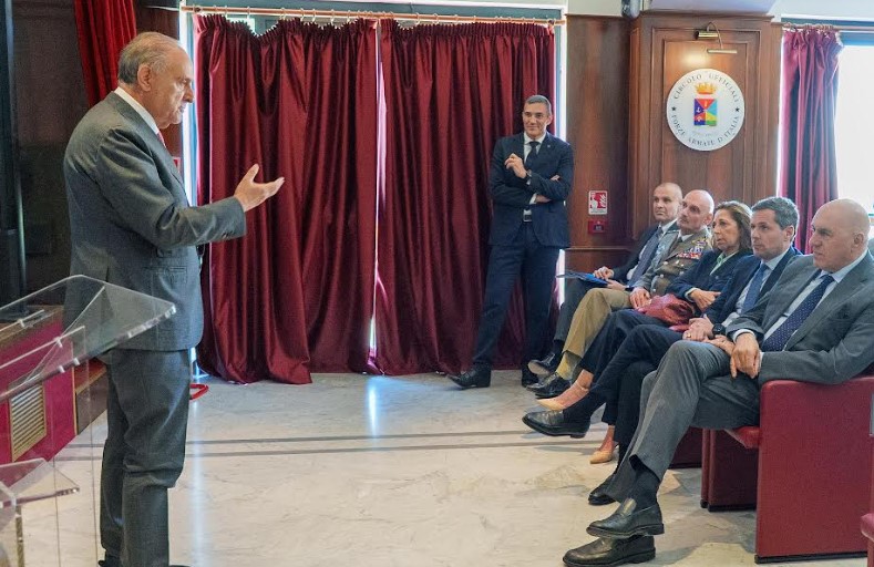 Roma, 19 giugno 2025. Incontro tra il ministro Guido Crosetto e la delegazione italiana dell'assemblea parlamentare della Nato, guidata dall'onorevole Lorenzo Cesa (in piedi).