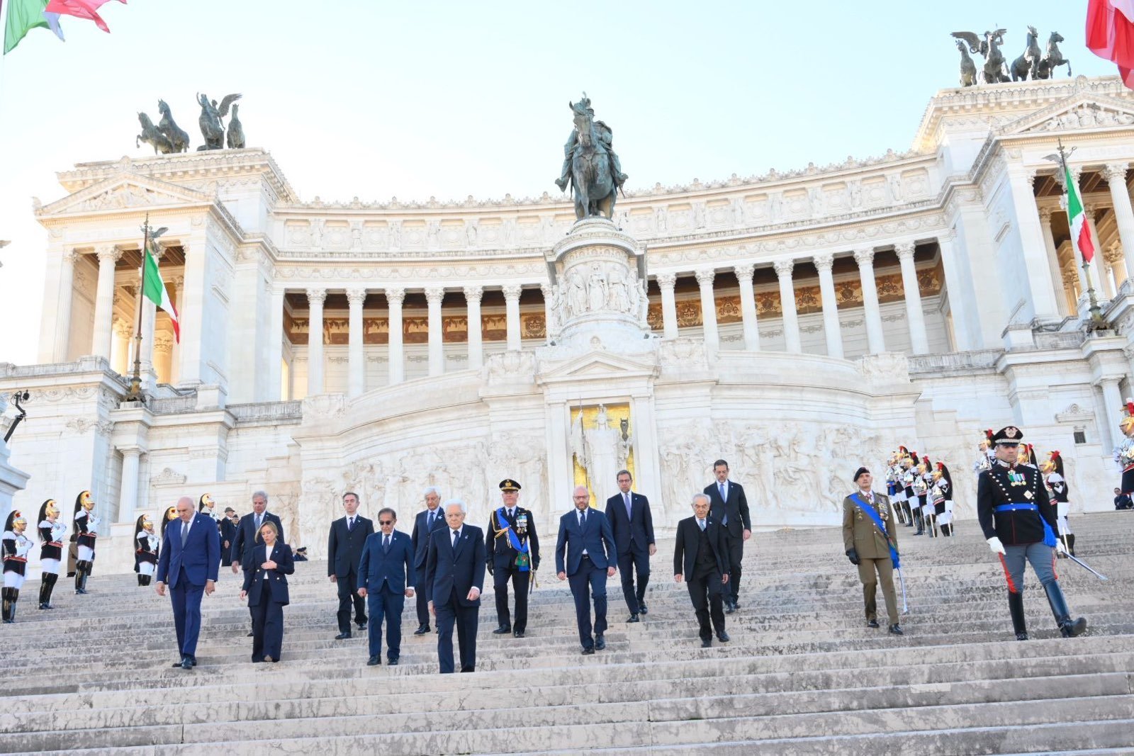 4 novembre 2025. Omaggio al Milite Ignoto all'Altare della Patria a Roma in occasione della Giornata dell'Unità nazionale e delle Forze armate alla presenza delle massime autorità istituzionali, civili, militari, religiose