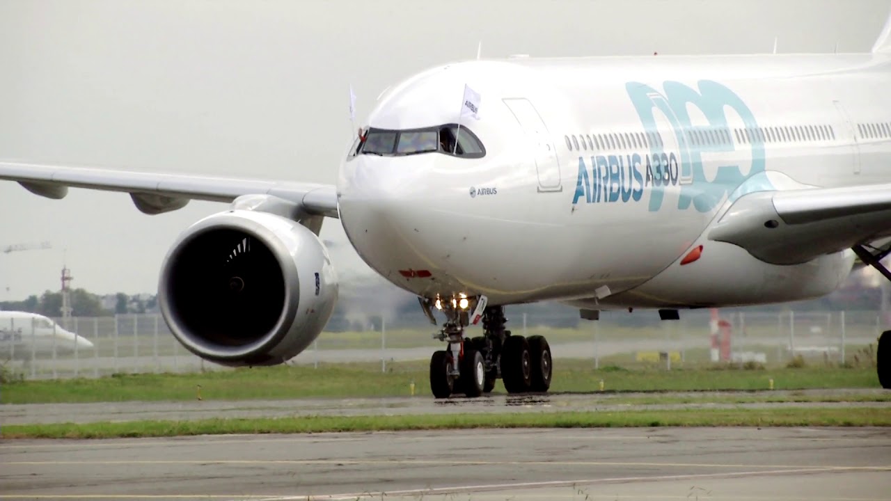 Fotografia di un Airbus A-330neo equipaggiato con motore Trent 7000 al suo primo volo