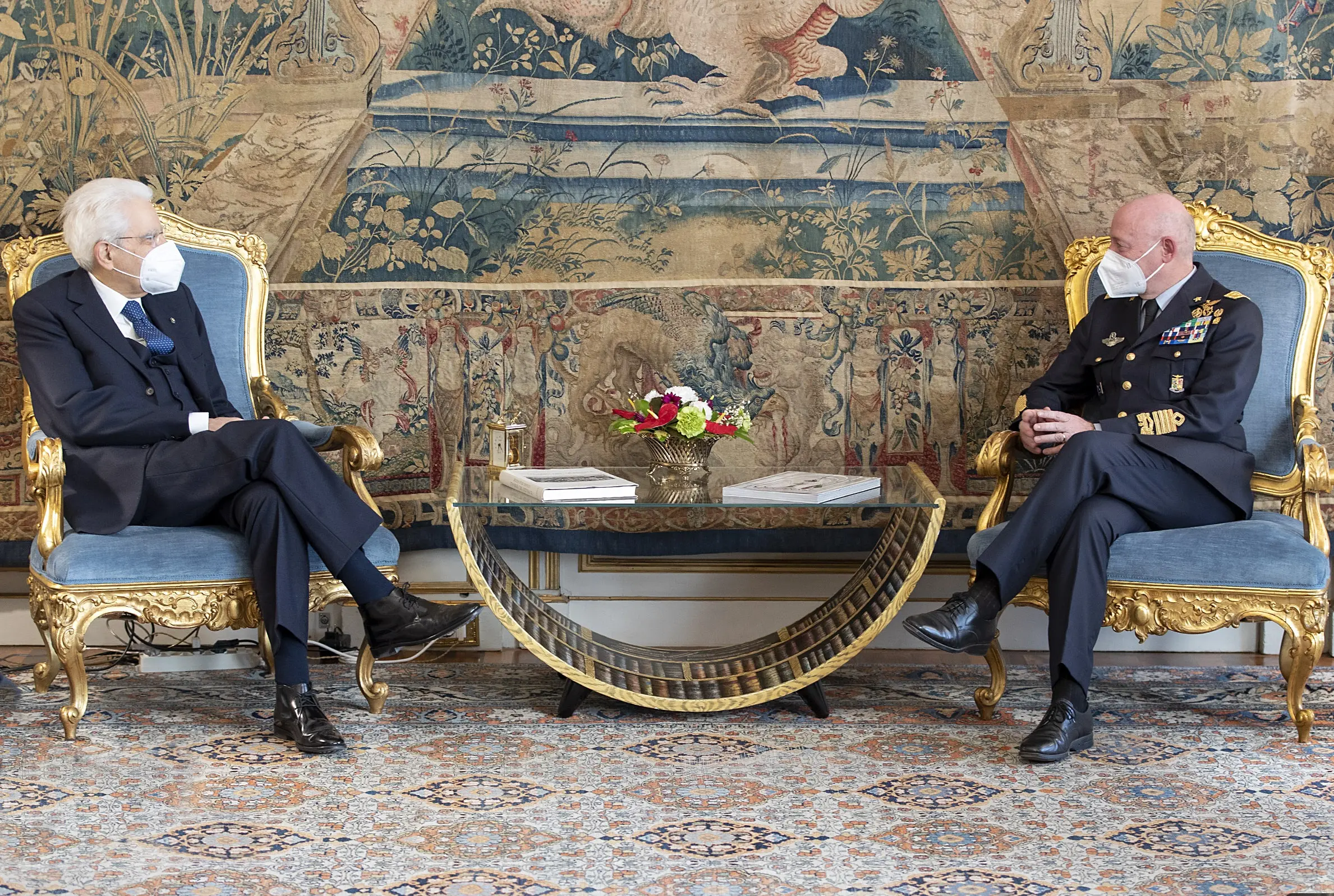 Palazzo del Quirinale, 25/03/2022 (II mandato) Il presidente Sergio Mattarella nel corso dell'incontro con il generale Squadra Aerea Luca Goretti, capo di Stato Maggiore dell’Aeronautica militare in occasione dei 99 anni della costituzione della Forza armata