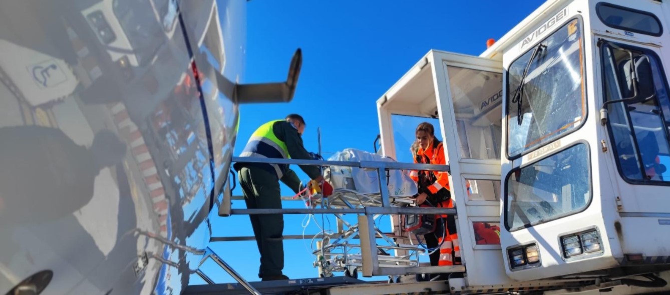 Trasporto sanitario urgente per aereo G-650 che ha imbarcato il piccolo paziente all’aeroporto di Lamezia Terme e ha raggiunto Genova, dove è stato trasferito all’ospedale pediatrico "Gaslini" per ricevere le cure necessarie