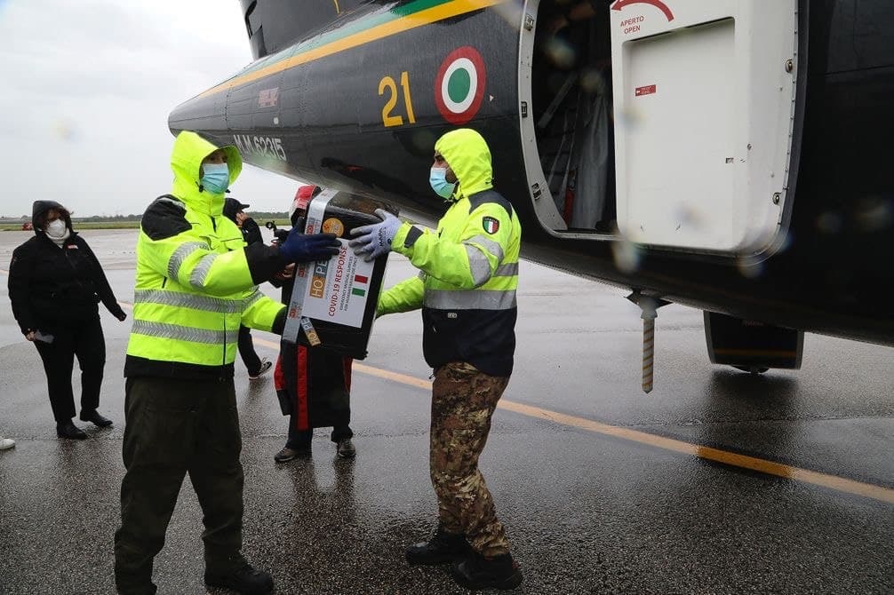 Aereo ATR-72 della Guardia di Finanza, partito la mattina del 12 maggio 2021 dall’aeroporto di Pratica di Mare con nuovo carico di aiuti in supporto all'emergenza coronavirus in India