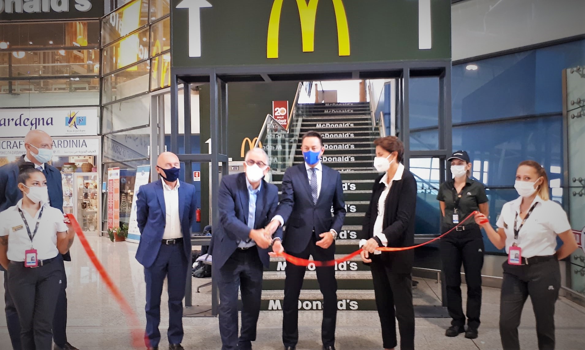 Taglio del nastro nuovo ristorante McDonald all'aeroporto di Cagliari, svoltasi il 12 ottobre 2020