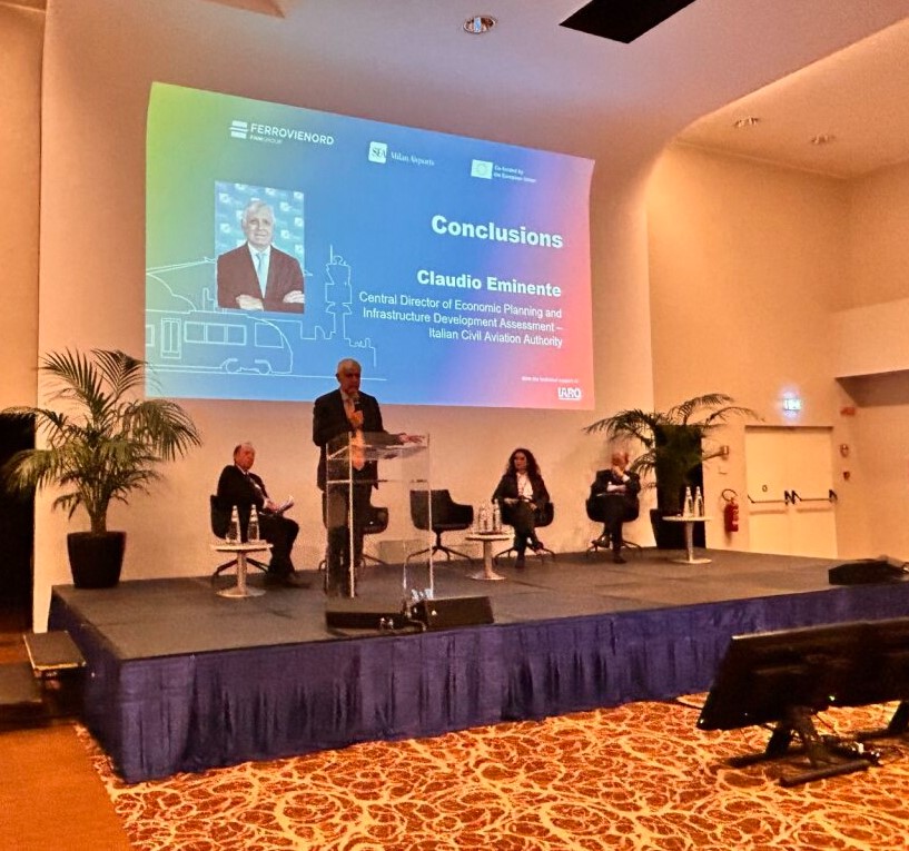 Malpensa, 28 novembre 2024. Claudio Eminente direttore centrale Enac durante il suo discorso all'incontro per celebrare il progetto "Accesso ferroviario a Nord di Malpensa" e 15 anni di collaborazione aereo-ferroviaria che ha riunito molti stakeholder