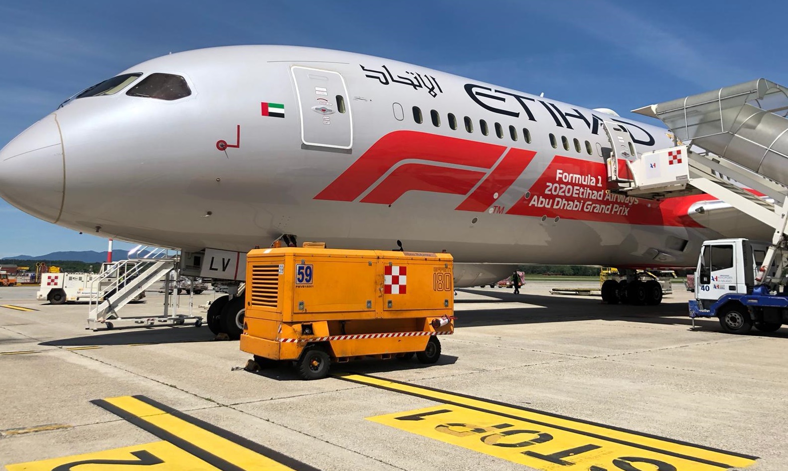 Aereo B-787/9 Dreamliner di Etihad Airways atterrato a Milano-Malpensa