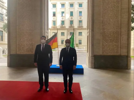 Roma 7 febbraio 2022. Incontro tra il sottosegretario alla Difesa Giorgio Mulè (destra) ed il collega tedesco Thomas Hitschler
