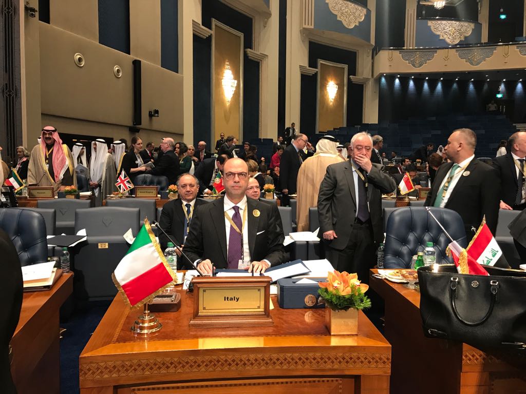 Angelino Alfano in missione a Kuwait City