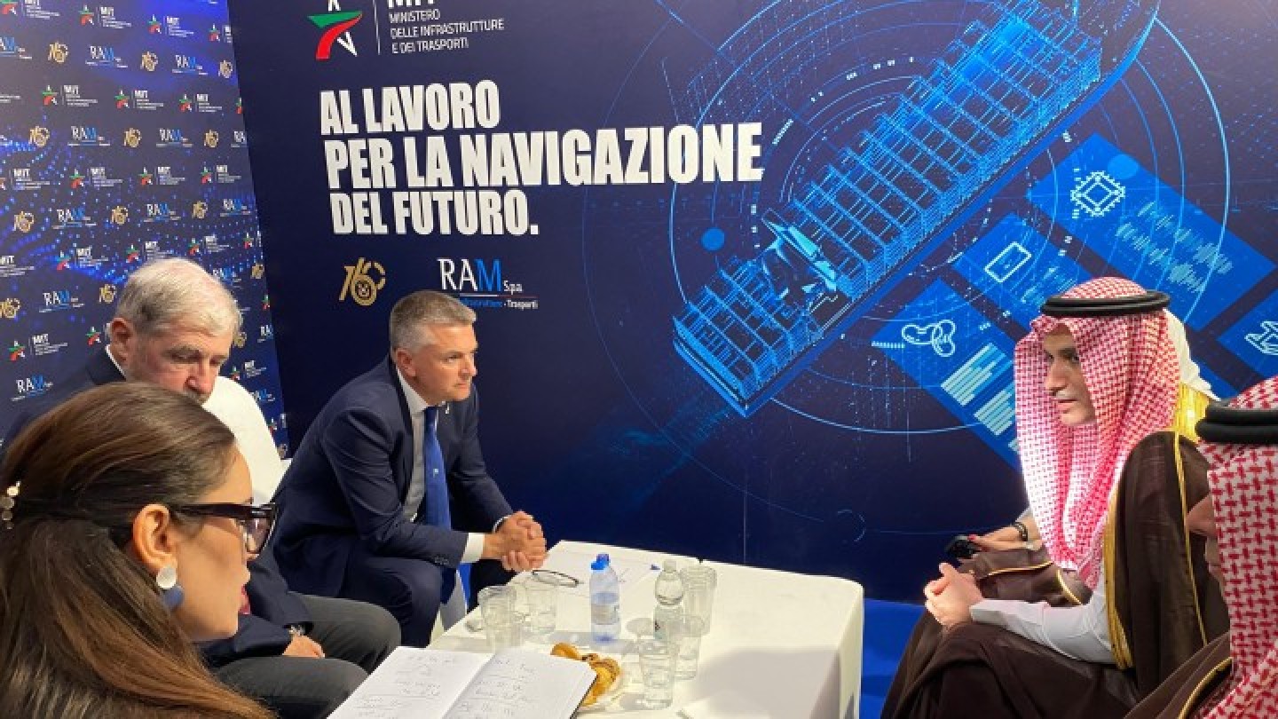 La Spezia, 30 settembre 2025. Il viceministro delle Infrastrutture e dei trasporti, Edoardo Rixi, ha preso parte alla tavola rotonda intitolata “Superiorità informativa, capacità decisionale e sicurezza dei dati”, nell'ambito di "Seafuture 2025" (29 settembre-2 ottobre a La Spezia)