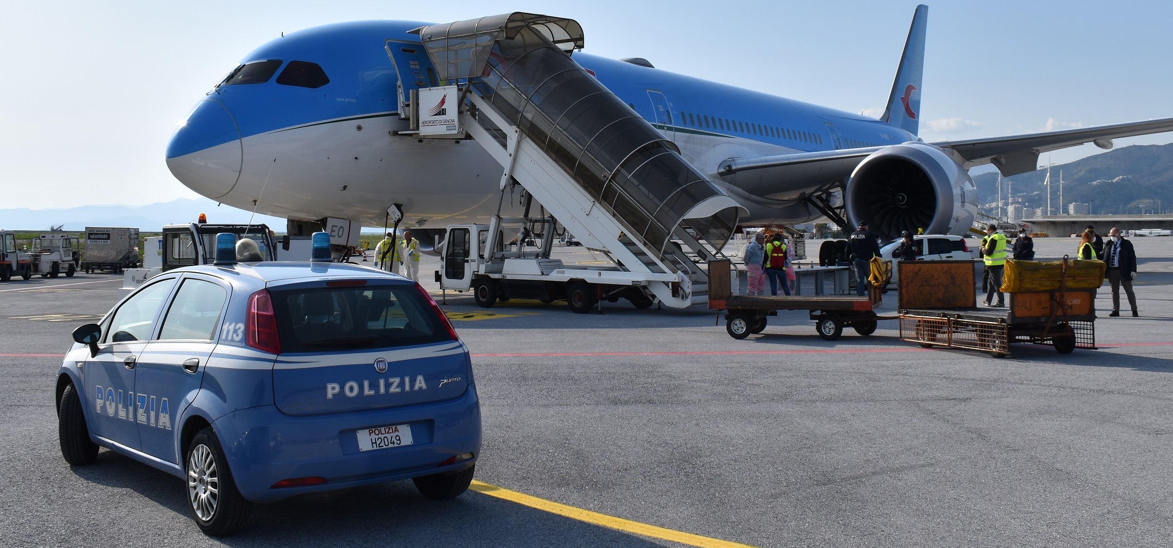 Aereo B-787 Dreamliner Neos all'aeroporto di Genova diretto a Buenos Aires