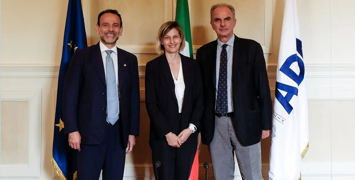 Da sinistra: dg Adm, Marcello Minenna, ha ricevuto il 27 maggio 2022 a Roma i presidenti dell’Enav (Società nazionale assistenza volo) Francesca Isgrò e dell’Enac (Ente nazionale aviazione civile) Pierluigi Di Palma