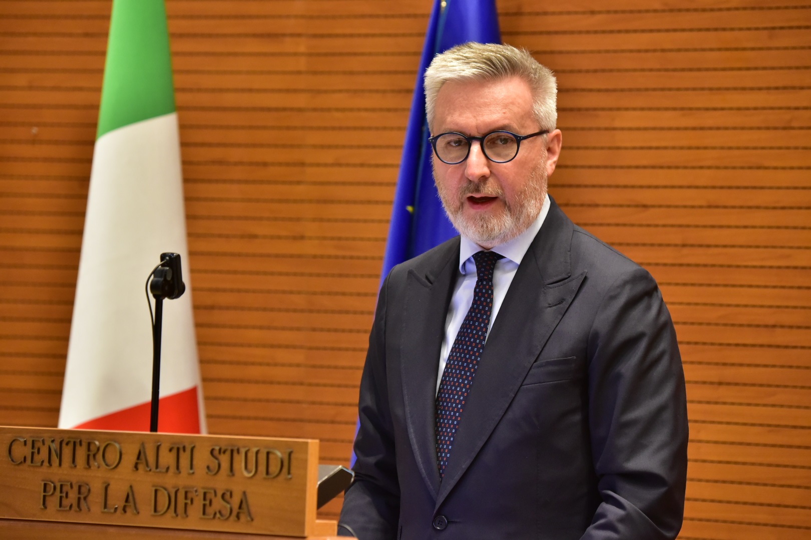 Il ministro della Difesa Lorenzo Guerini durante il suo intervento alla cerimonia di chiusura anno accademico 2019-20 del Casd (Centro alti studi della difesa) a Roma il 23 giugno 2020