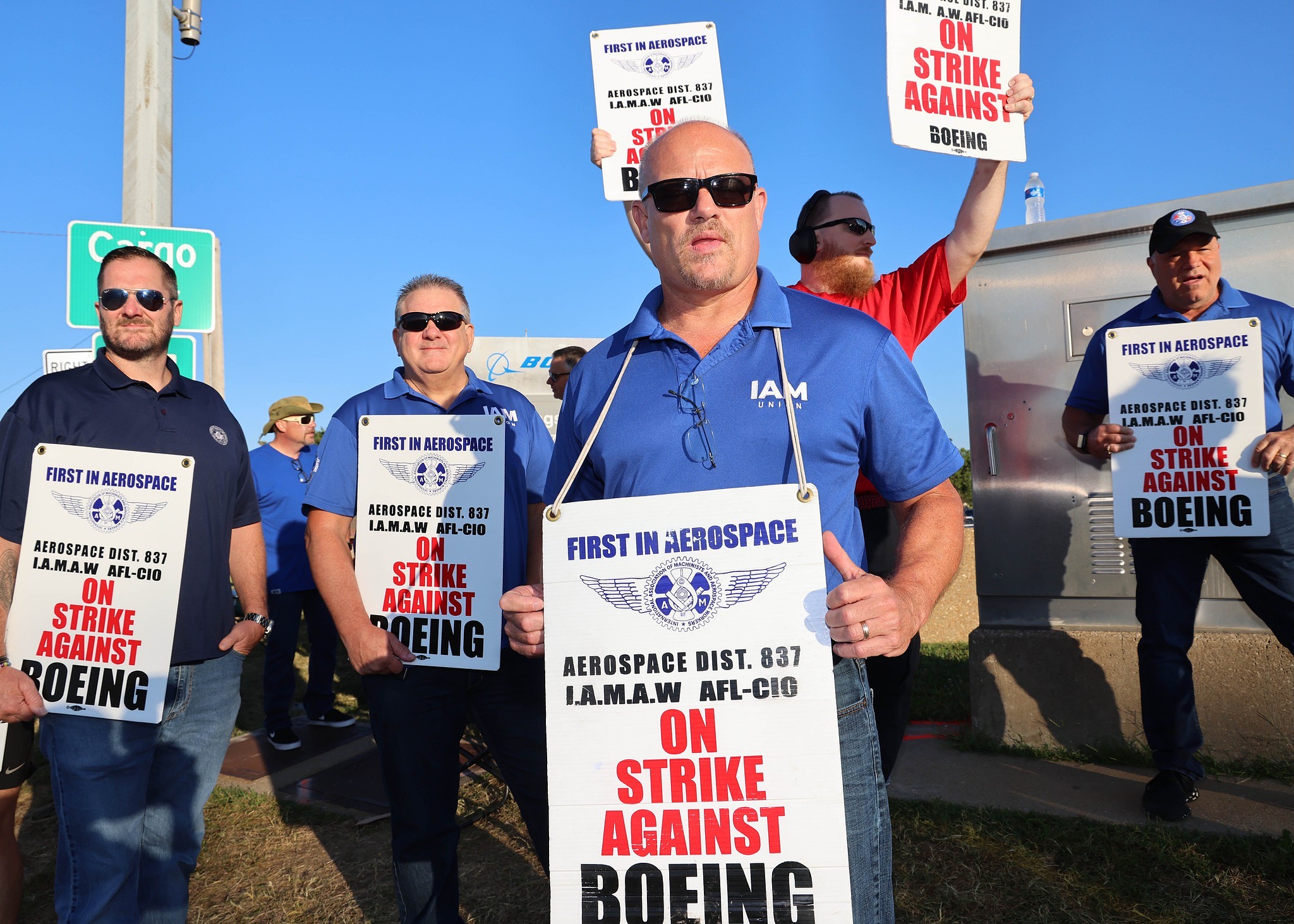 The workers of Boeing Defense, adhering to the International Association of Machinists and Aerospace Workers (IAM), during their protest