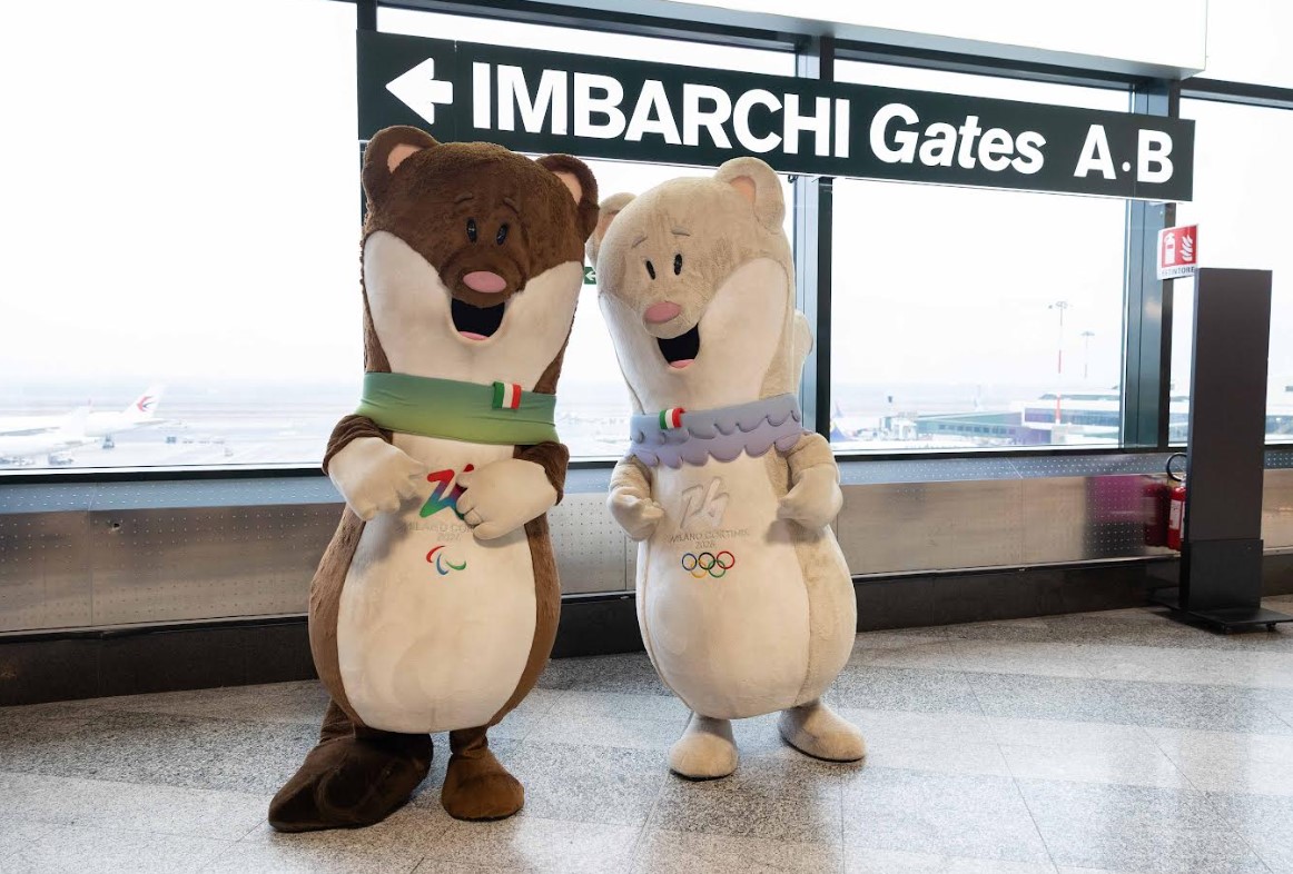 Malpensa, 18 dicembre 2025. Tina e Milo, i due simpatici ermellini, mascotte ufficiali delle Olimpiadi e Paralimpiadi invernali di "Milano Cortina 2026"
