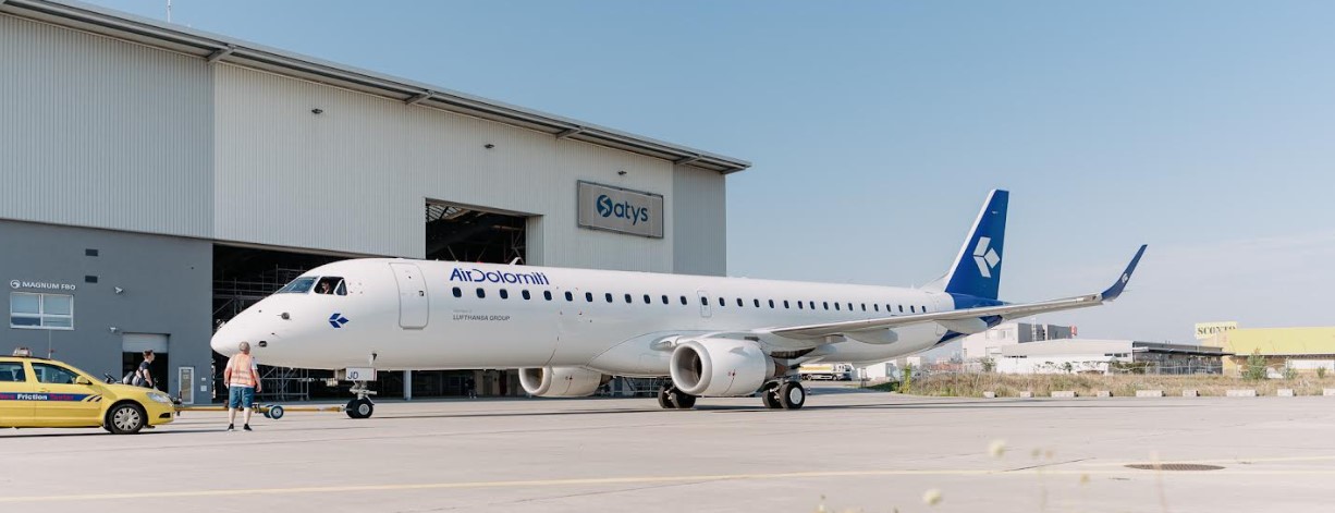 Air Dolomiti: primo aereo E-195 nella nuova livrea caratterizzata dal Lufthansa Group Core Blue