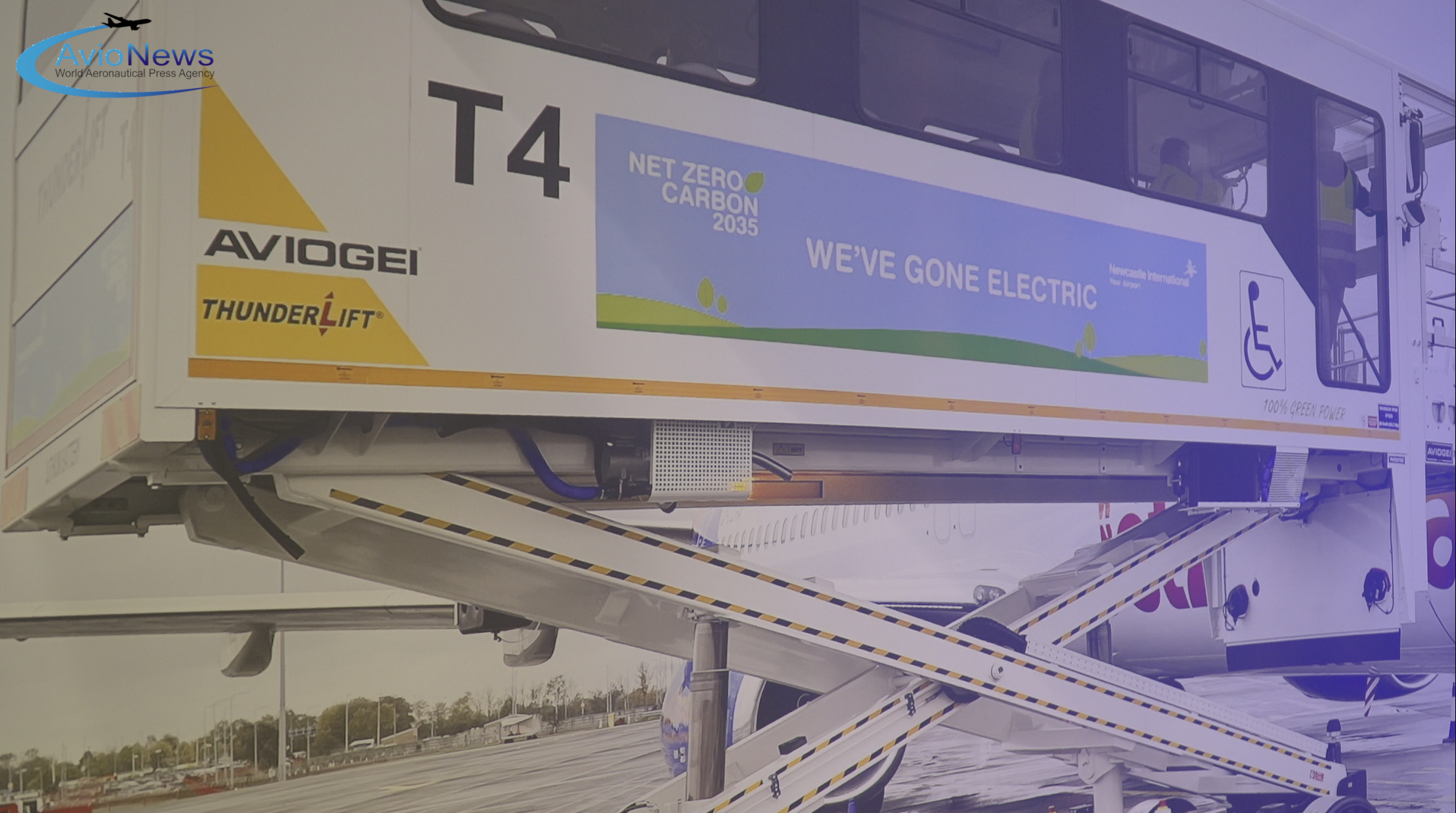Stand con in mostra le soluzioni delle attrezzature aeroportuali promosse da Aviogei durante il GSE Expo di Lisbona 2026