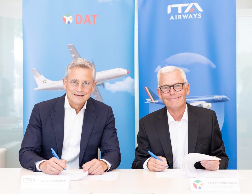 Roma, 23 giugno 2026. ITA Airways e Dat siglano un nuovo accordo interlinea firmato rispettivamente da Joerg Eberhart ceo e da Jesper Rungholm, fondatore e presidente