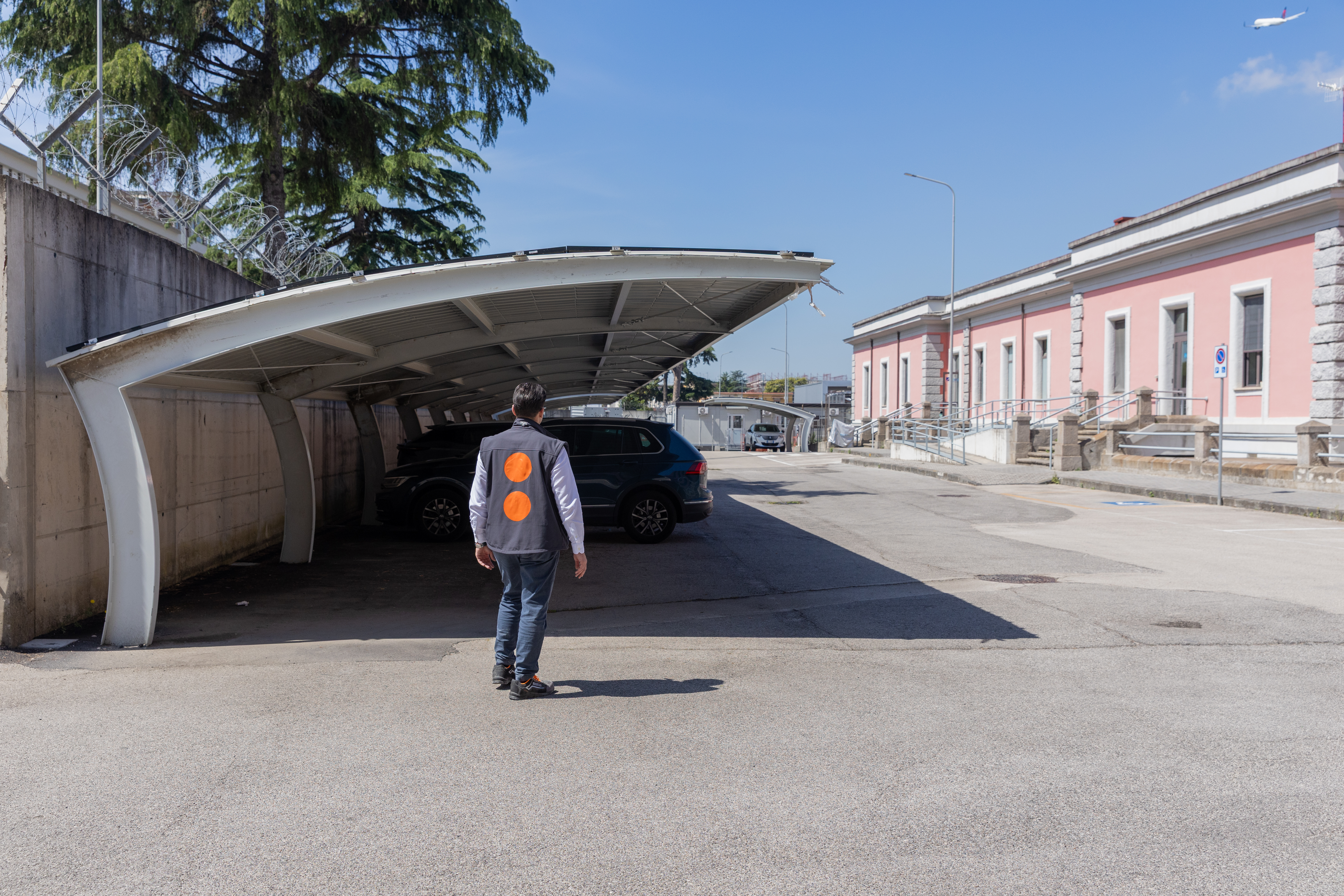 Aeroporto di Napoli-Capodichino. Lavori di realizzazione di nuove pensiline fotovoltaiche area parcheggi palazzine ex92 dpg