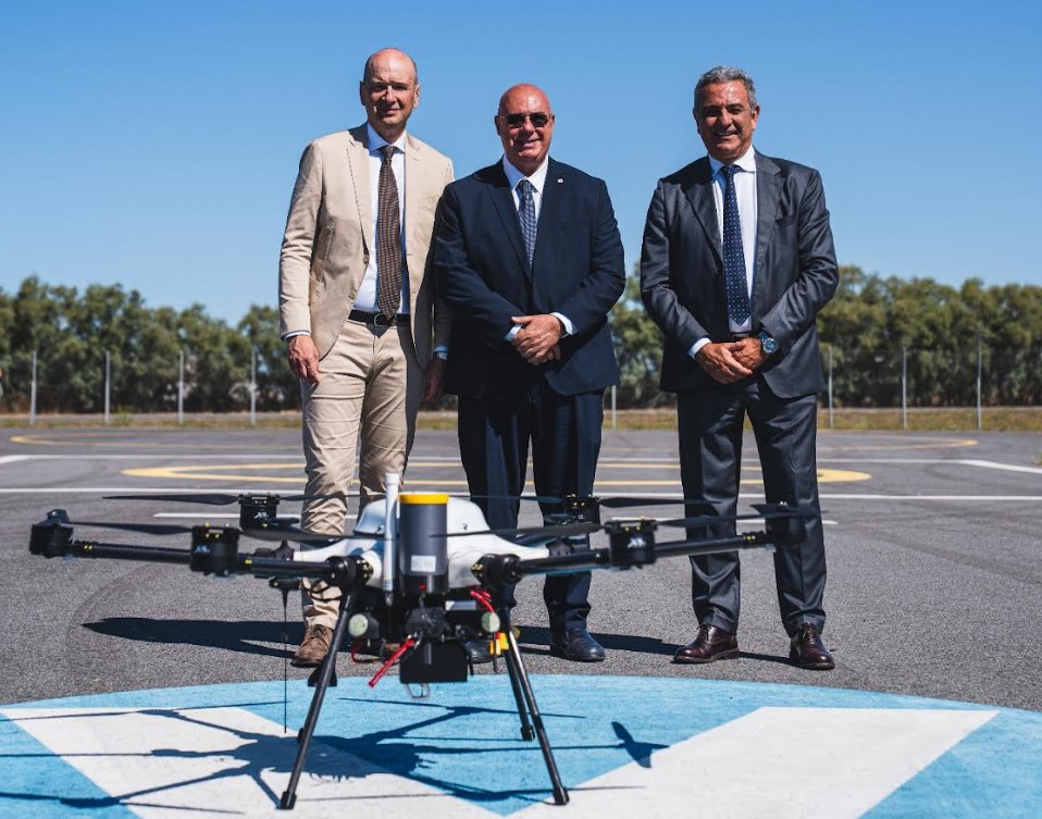 Roma, 9 luglio 2025. Parte sperimentazione italiana del soccorso sanitario aereo con droni. Da sinistra: Ivan Bassato, presidente Urban V; Mario Balzanelli, presidente nazionale Sis 118; Maurizio Paggetti, ceo di D-Flight