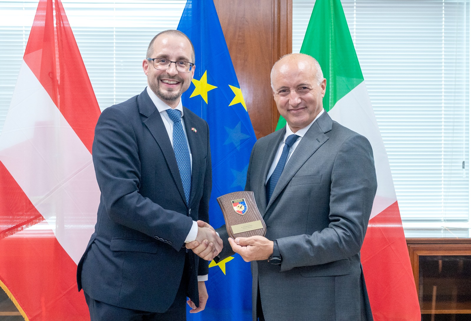 Roma, 23 luglio 2026. Incontro istituzionale tra il segretario generale della Difesa italiano, Fabio Mattei (a destra), e quello del ministero federale della difesa austriaco, Arnold Kammel (a sinistra)