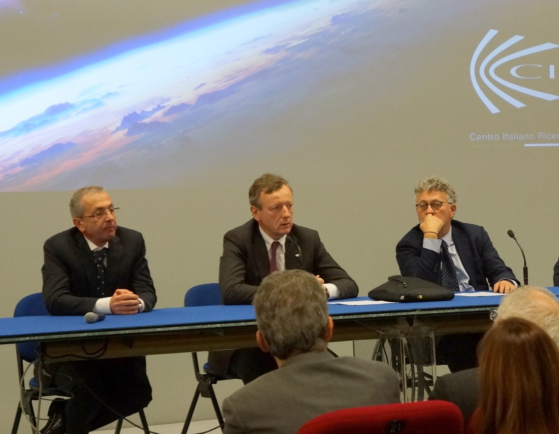 Da sinistra: Pirrelli (dg Cira), Battiston (presidente Asi) ed Annunziato (presidente Cira)