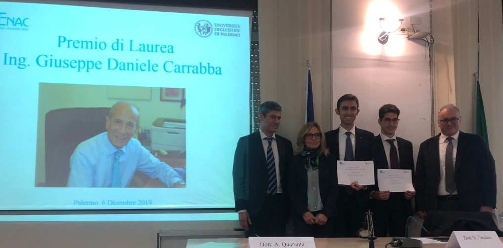 Presidente Enac Nicola Zaccheo (destra) ed il dg Alessio Quaranta (sinistra) hanno consegnato il 6 dicembre a Palermo, i premi di laurea istituiti dall’Ente per onorare memoria ingegner Giuseppe Daniele Carrabba, direttore centrale Regolazione aerea, scomparso nel 2018