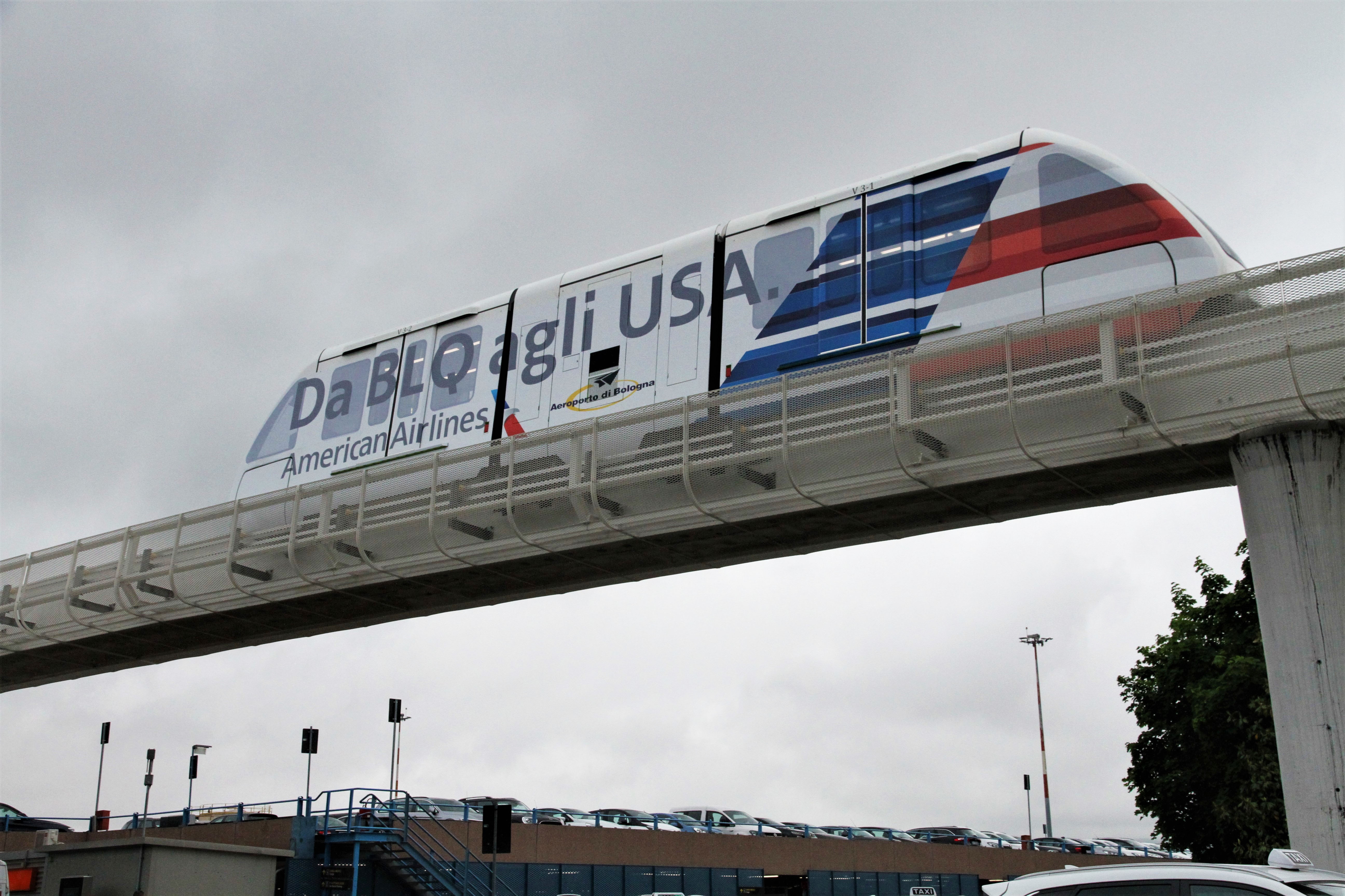 Navetta del People Mover di Bologna personalizzata American Airlines