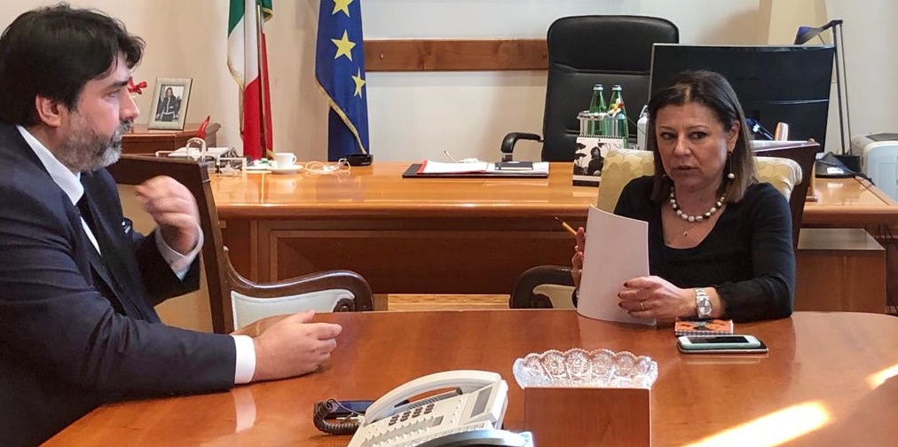 Il presidente della Regione Sardegna Christian Solinas ed il ministro Infrastrutture e trasporti Paola De Micheli durante incontro su tematiche trasporto aereo