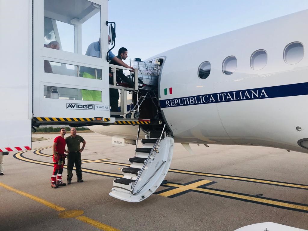 AMI: volo sanitario urgente da Alghero a Roma per neonata protetta in una culla termica e trasportata a bordo di aereo Falcon 900 il 9 ottobre 2019