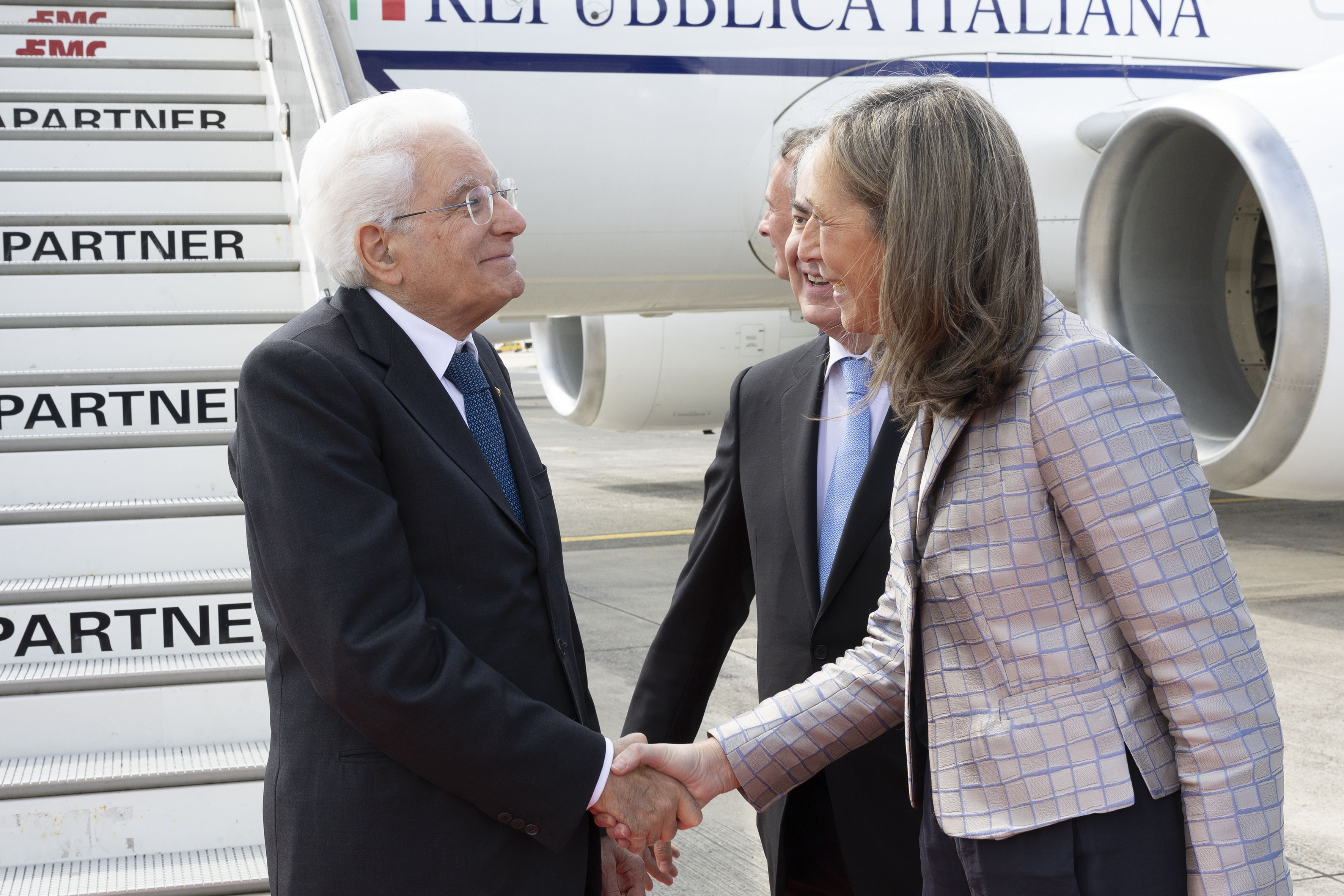 Bruxelles, 20/05/2025 (II mandato) Il presidente della Repubblica Sergio Mattarella accolto dall'ambasciatore d’Italia a Bruxelles, Federica Favi