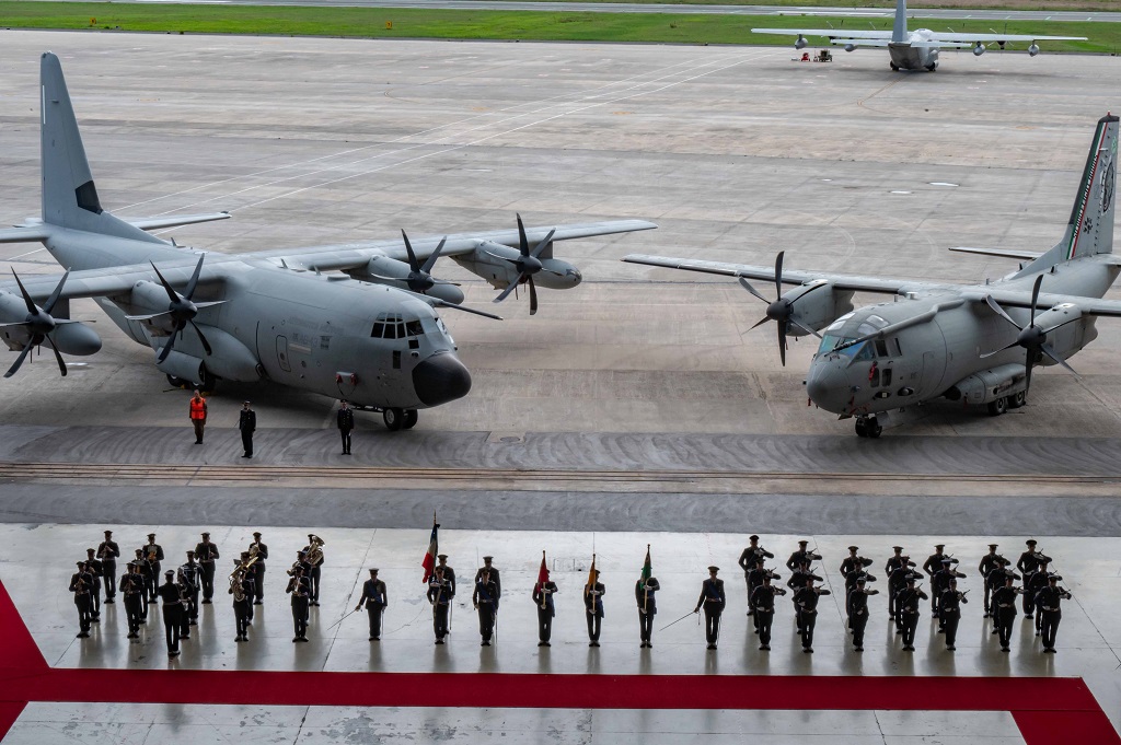 La 46^ Brigata Aerea con i velivoli C-130J e C-27J (Pisa)