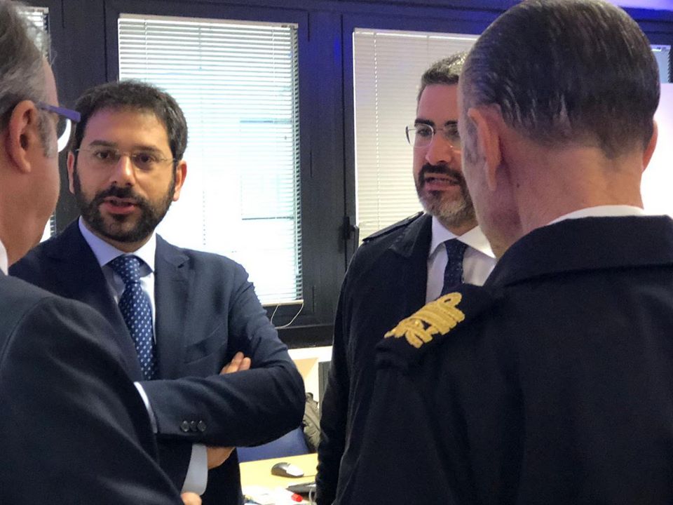 Roma, 8 novembre 2019: il sottosegretario alla Difesa Angelo Tofalo (sinistra), con il sottosegretario di Stato alla presidenza del Consiglio Riccardo Fraccaro (destra), delegato per le politiche spaziali ed aerospaziali, durante visita agli stabilimenti di Thales Alenia Space Italia