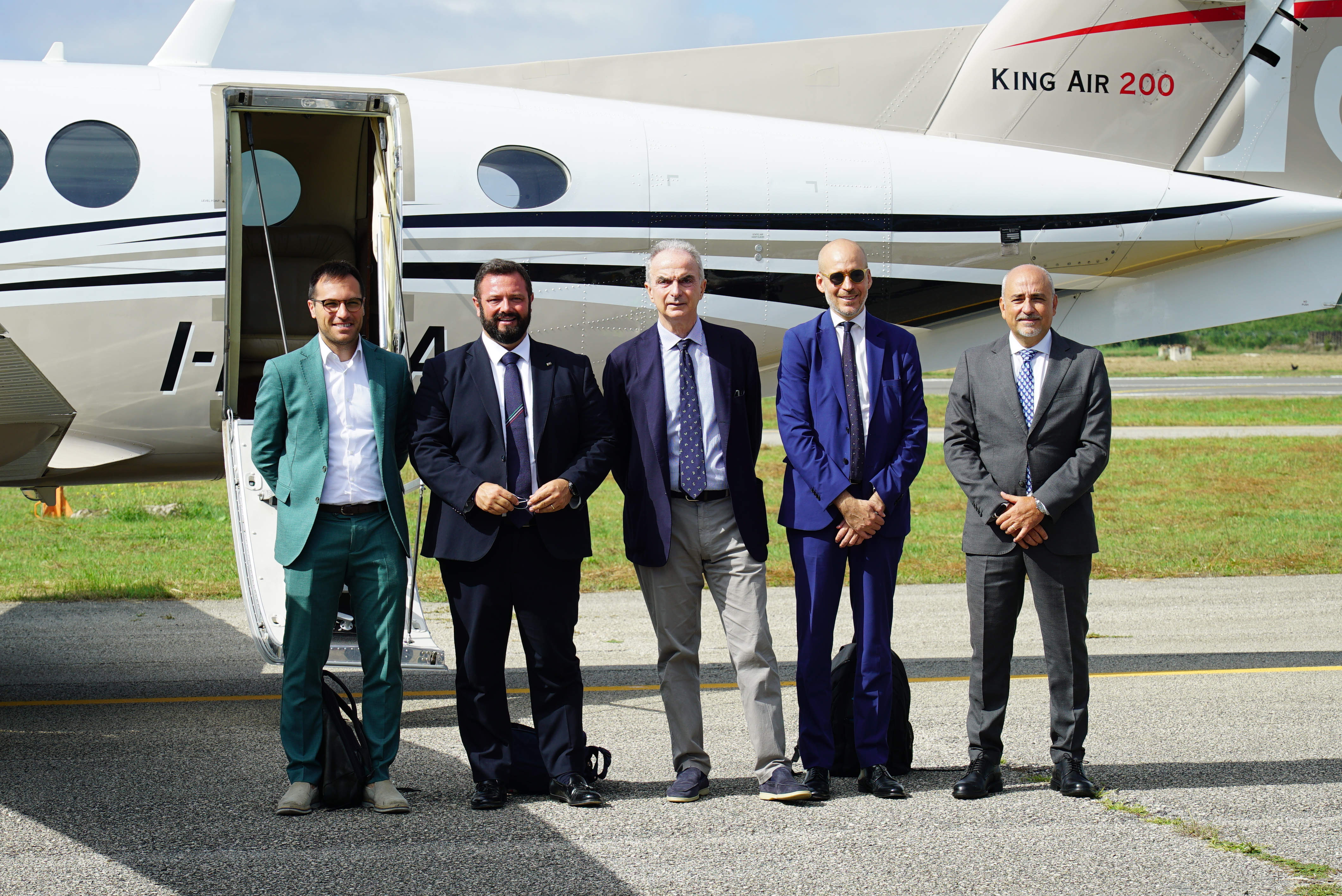 Da sinistra: il sindaco di Fano Luca Serfilippi, il presidente della XIII commissione Agricoltura della Camera dei Deputati Mirco Carloni, il presidente di Enac Pierluigi D Palma, il direttore generale di Enac Alexander D'Orsogna e l'amministratore unico Enac Servizi Aeroporti Marco Trombetti (Aeroporto di Roma-Urbe, 15 settembre 2025).