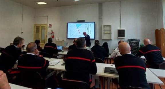 Roma, 23 maggio 2025 – Si è concluso oggi, presso la Scuola forestale Carabinieri di Cittaducale (Rieti), il primo corso di “Meteorologia e climatologia operativa” che ha visto coinvolti militari del servizio Meteomont CC, insieme ai colleghi dell'Arma appartenenti alla task force del Nucleo informativo antincendio boschivo (Niab)