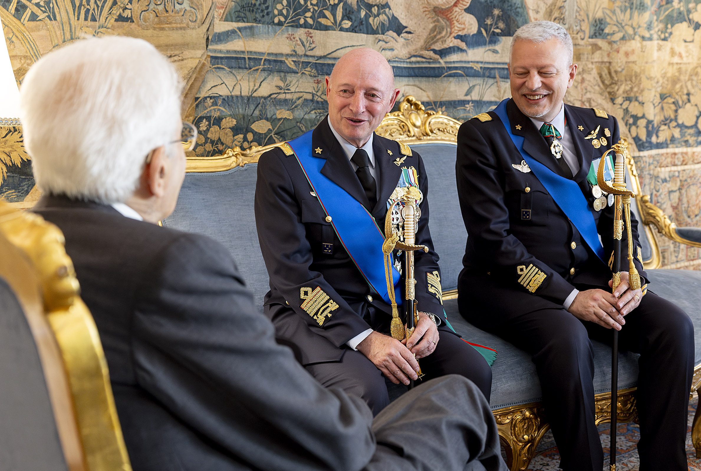 Palazzo del Quirinale, 12/05/2025 (II mandato) Il presidente Sergio Mattarella nel corso dell'incontro con il generale Squadra aerea Luca Goretti ed il parigrado Antonio Conserva, capo di SM uscente e subentrante