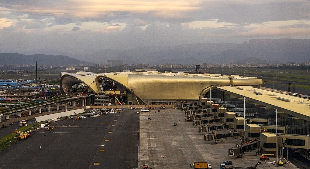 Il nuovo aeroporto di Navi Mumbai, India, trae ispirazione dal fiore di loto. L'inaugurazione dell'8 ottobre 2025 segna il completamento di uno dei progetti infrastrutturali più ambiziosi del Paese