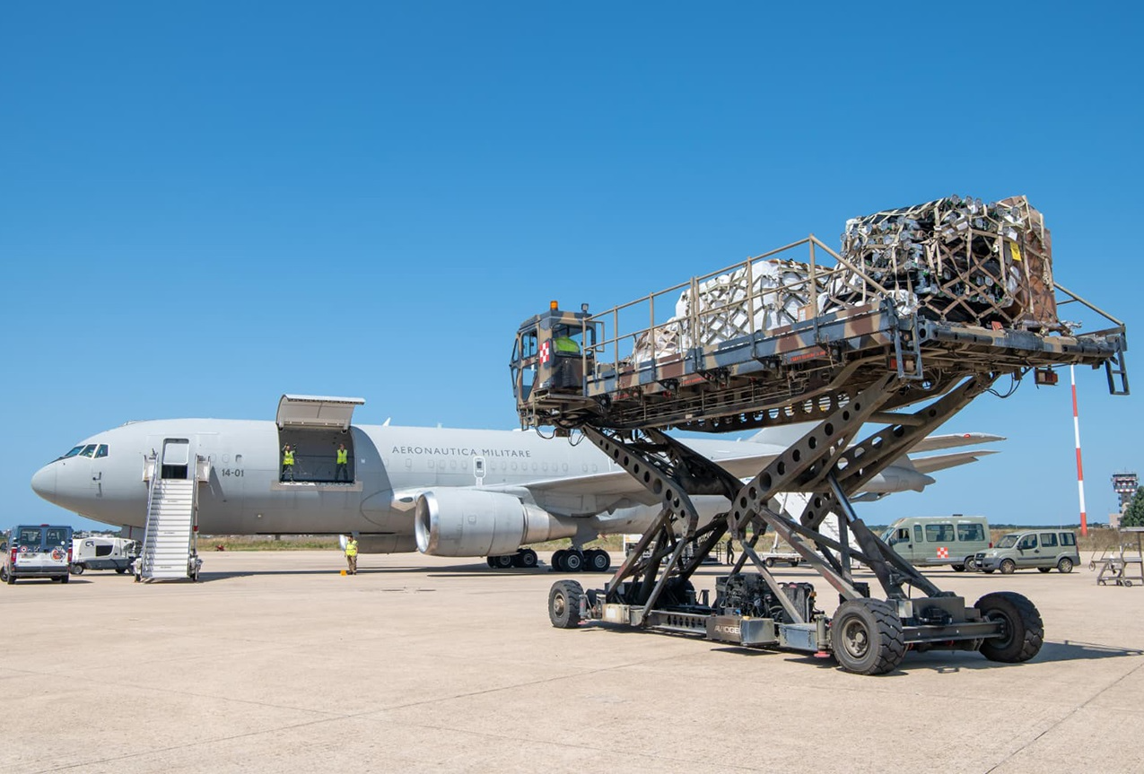 Roma, 3 luglio 2026. Decollato per il Venezuela terzo aereo AMI con a bordo ulteriore personale sanitario e del Dipartimento della Protezione civile, con relativi equipaggiamenti specialistici, per proseguire attività di assistenza alla popolazione colpita dal sisma