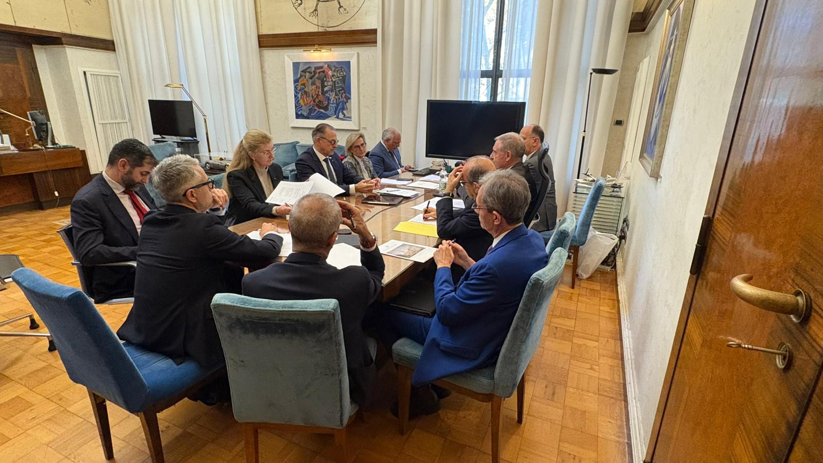 Roma, 19 novembre 2025. Un momento dell'incontro tra il ministro delle Imprese e del Made in Italy ed Autorità delegata per le Politiche spaziali ed aerospaziali, Adolfo Urso, ed il direttore generale dell’Esa, Josef Aschbacher, insieme al presidente Asi Teodoro Valente