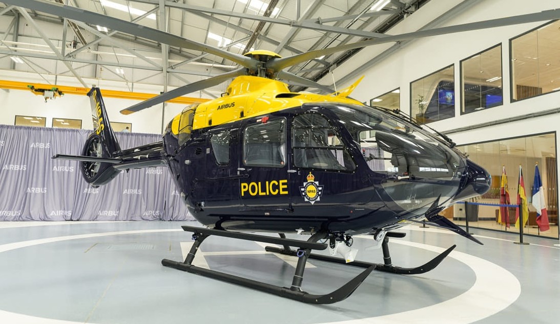 Arrivo del primo elicottero H-135 del programma di rinnovo della flotta presso Airbus Helicopters, Oxford