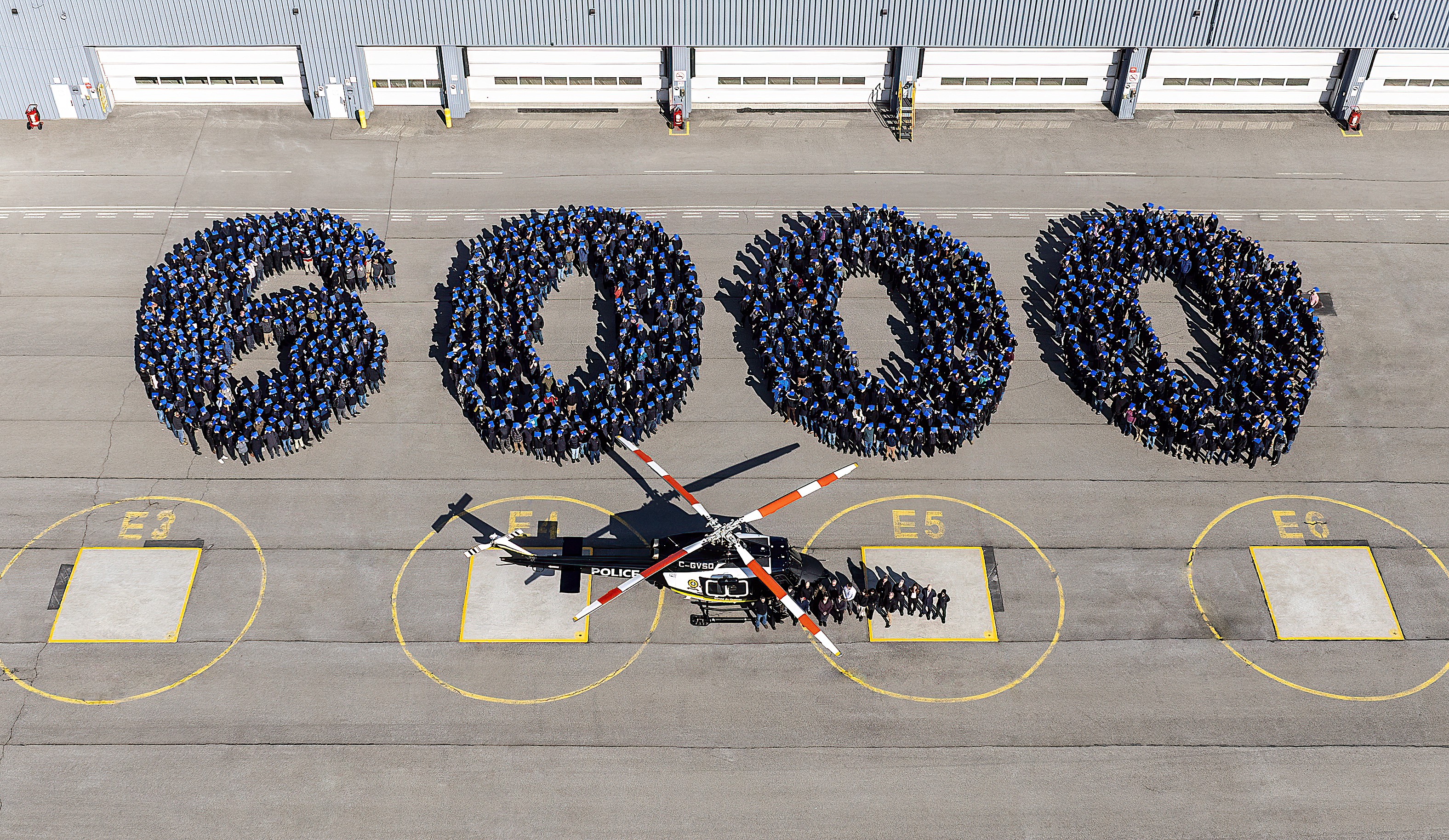 Bell celebra il suo 6000° elicottero commerciale costruito nel centro Bell Textron Canada. L'evento storico segnato dalla consegna di due Subaru Bell 412EPX alla Polizia del Quebeq