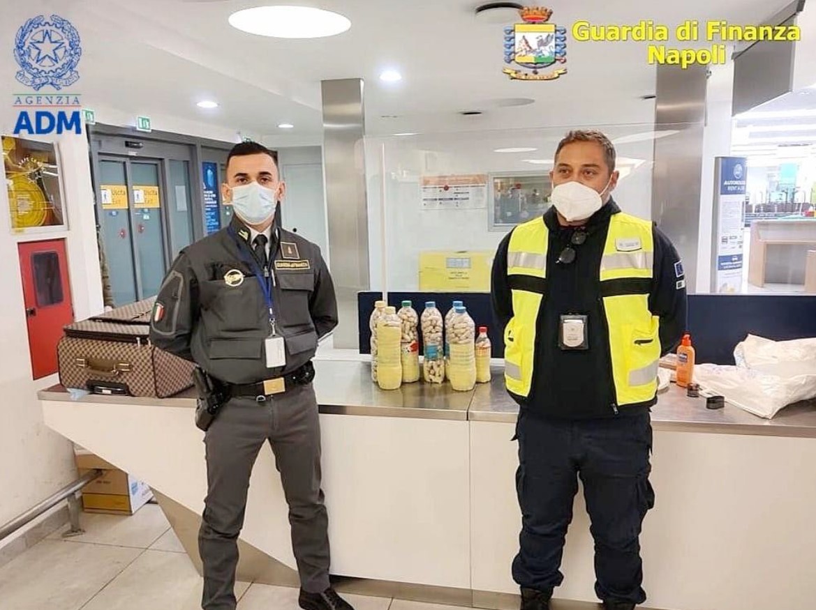 Agenzia dogane e monopoli: doppio sequestro ADM e GdF per oltre 11 chili fra cocaina ed oppio all'aeroporto di Napoli-Capodichino