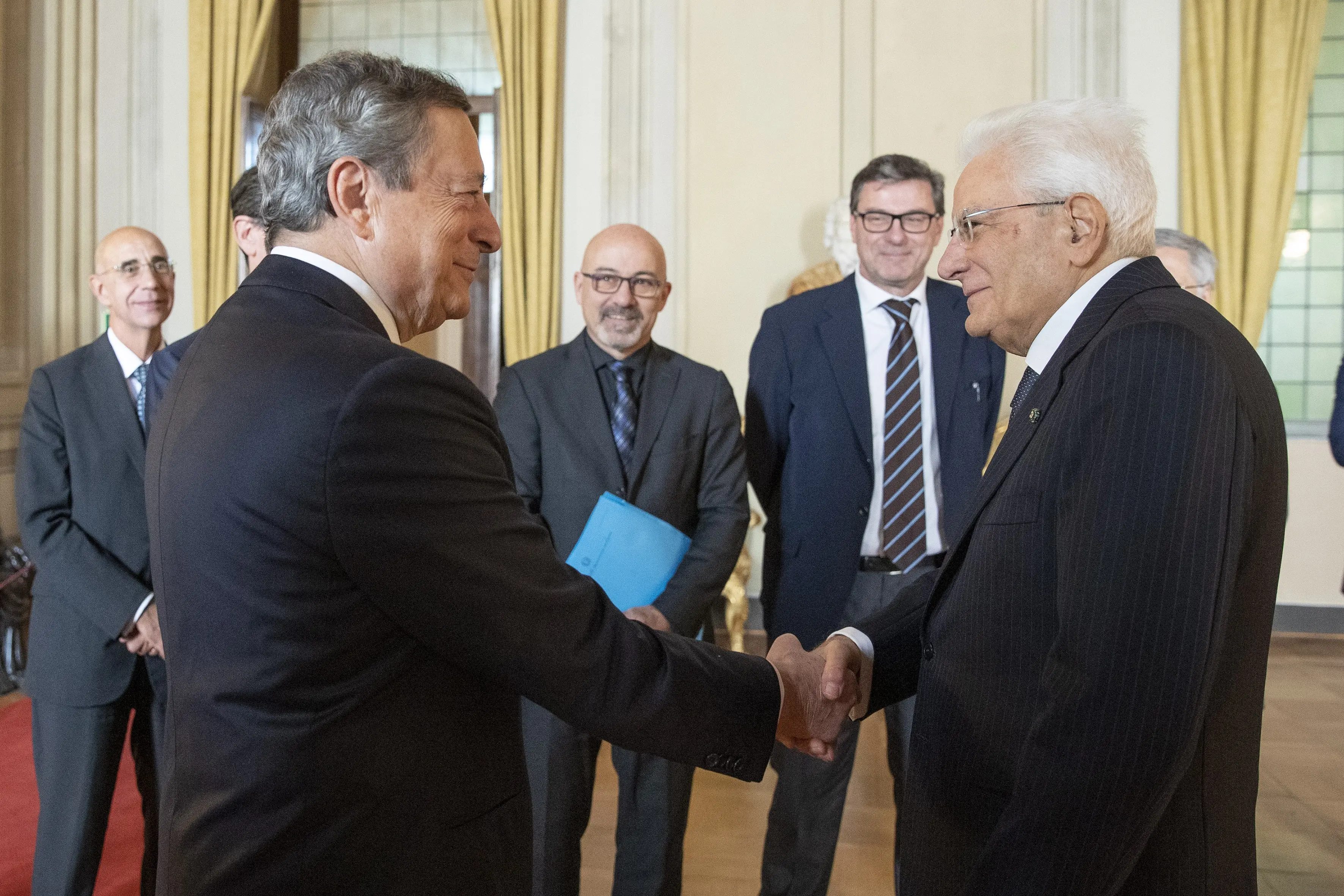 Palazzo del Quirinale, 19/10/2022 (II mandato) Il presidente Sergio Mattarella con Mario Draghi, presidente del Consiglio, in occasione dell'incontro in vista del Consiglio europeo